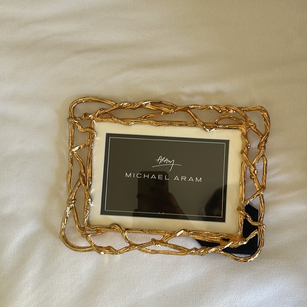 Brand new Michael Aram Wisteria Gold Frame 4x6/5x7